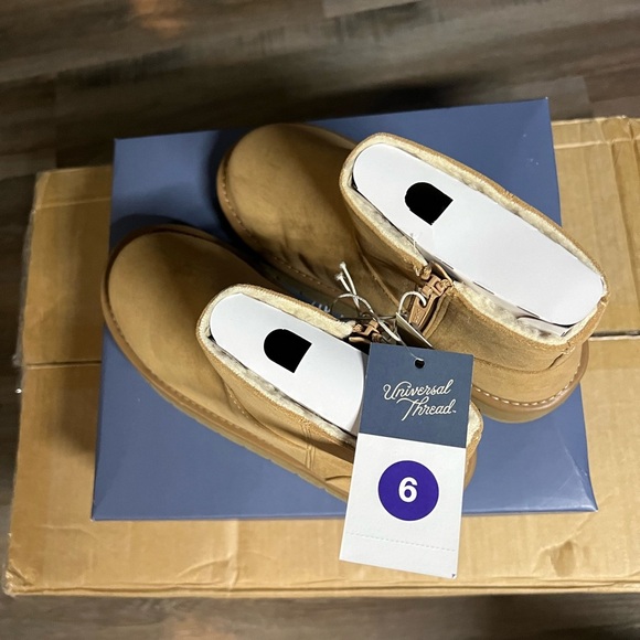 NWT Universal Thread Tan Suede Ankle Boots Size 6 - Picture 5 of 7